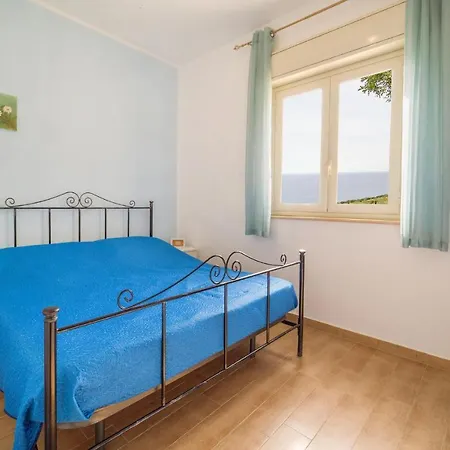 Holiday home Stunning In With House Sea View